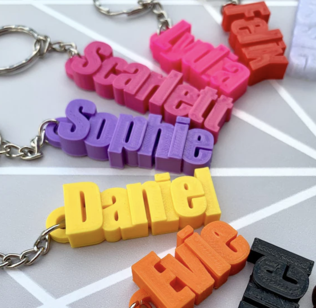 Llavero personalizado nombre souvenir 3d; 2 colores (minimo 10 unidades)